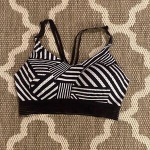 Victoria’s Secret sports bra size 36D